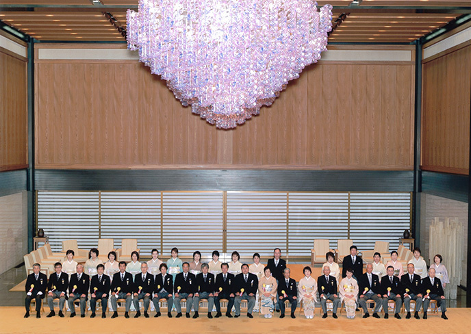 マルハ物産会長林香与子 藍綬褒章受賞